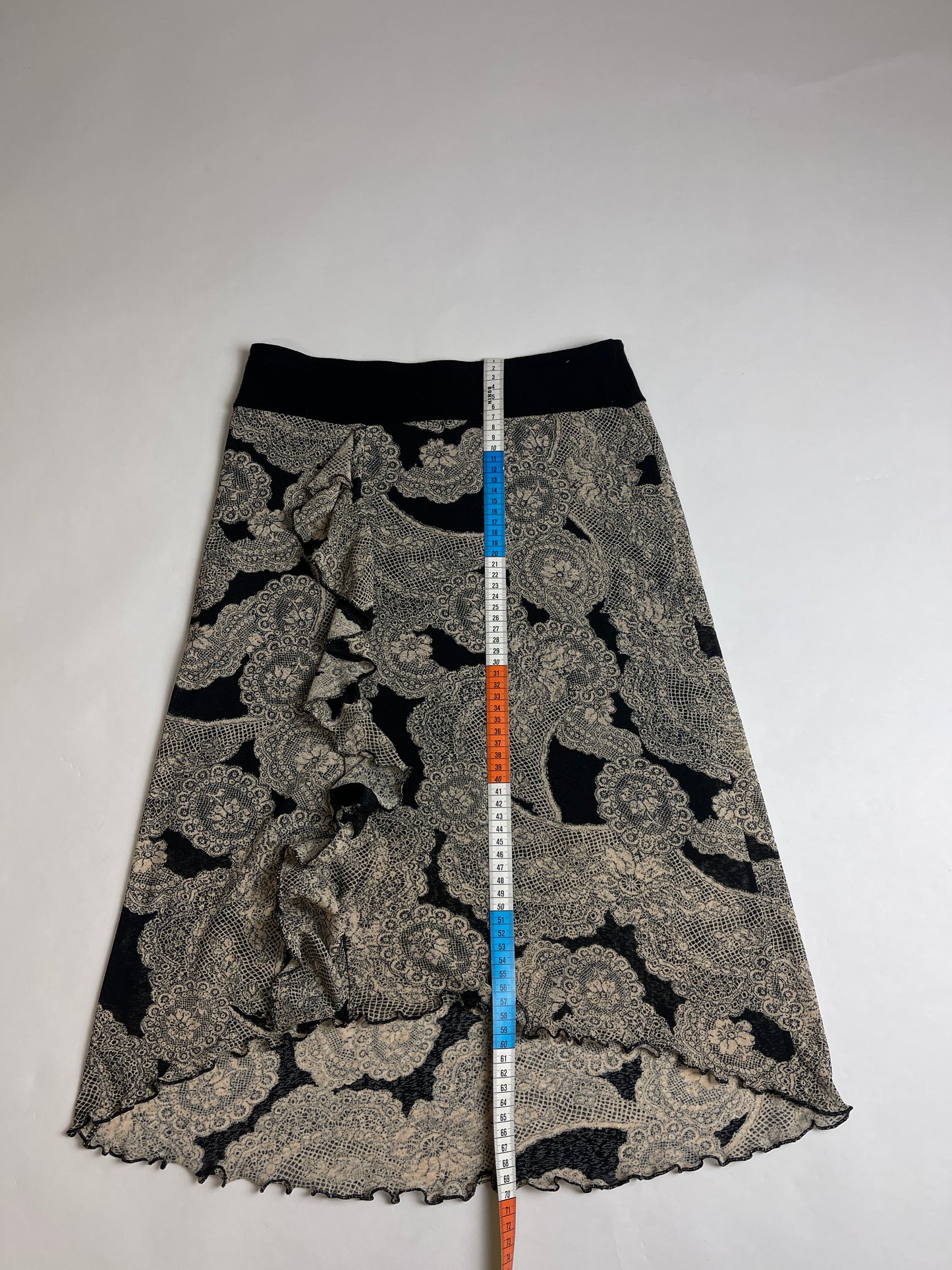 Jupe y2k motif bandana noir et gris volant vintage